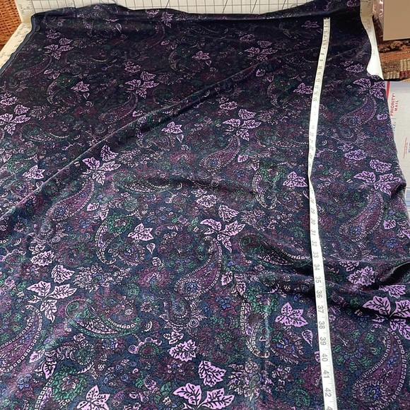 Dark purple paisley soft velour fabric remnant, reversible w navy backing - Picture 6 of 11